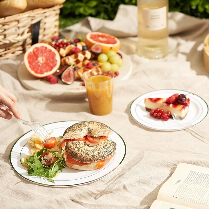 Talerze plastikowe 19 cm srebrne 10 sztuk