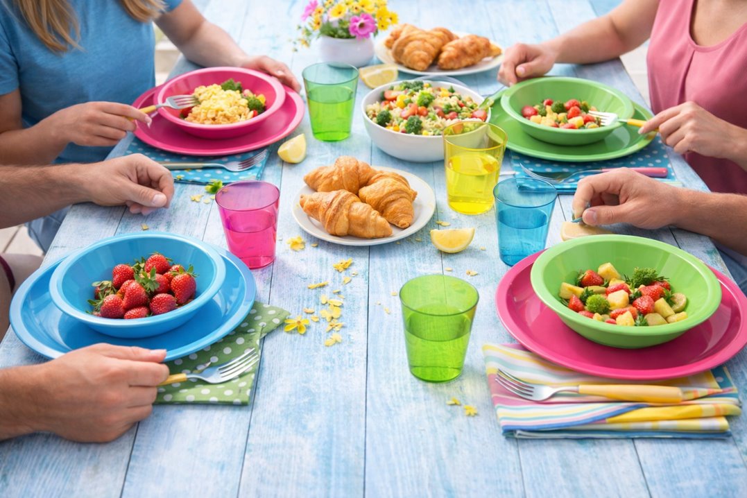 Talerz zielony plastikowy 25 szt Głęboki