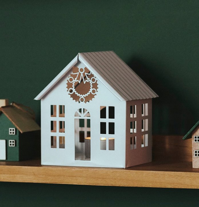 Domek biały metalowy