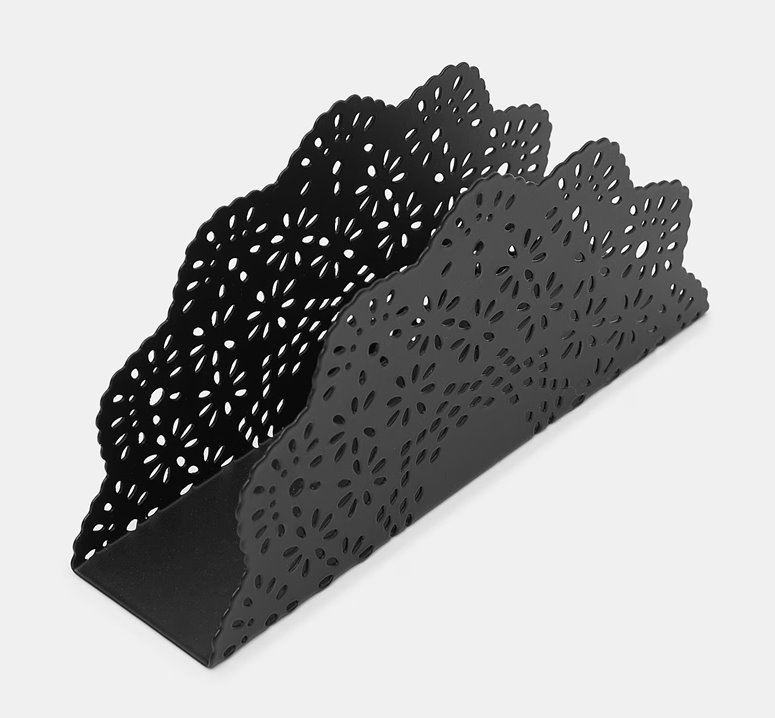 Czarny serwetnik ze wzorem