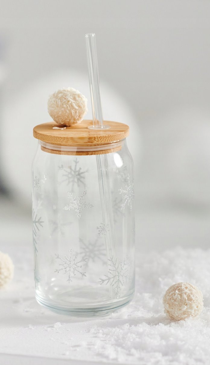 Srebrna szklanka ze śnieżynkami