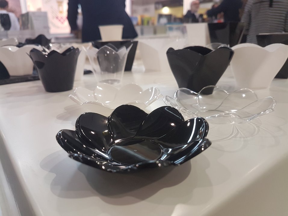 Twist 90 ml czarne miseczki deserki PS, 25 szt