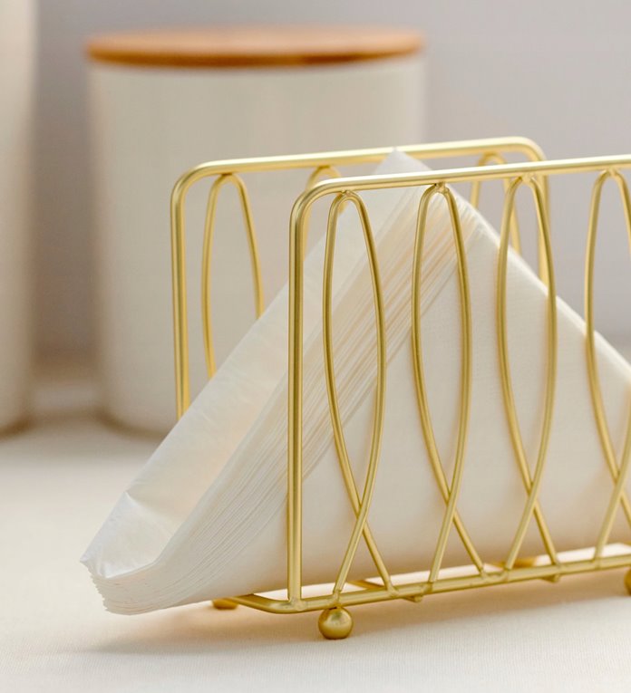 Złoty serwetnik metalowy