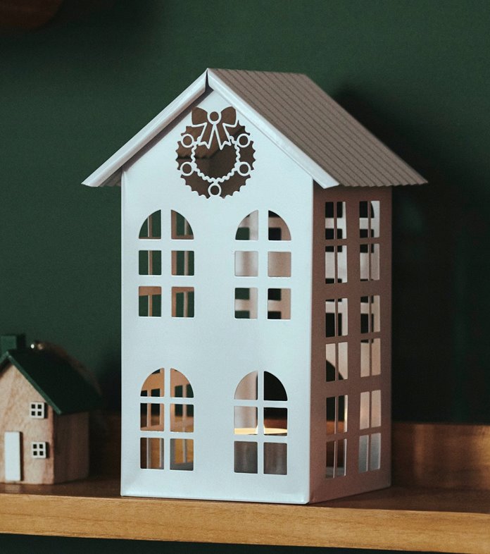 Domek biały metalowy