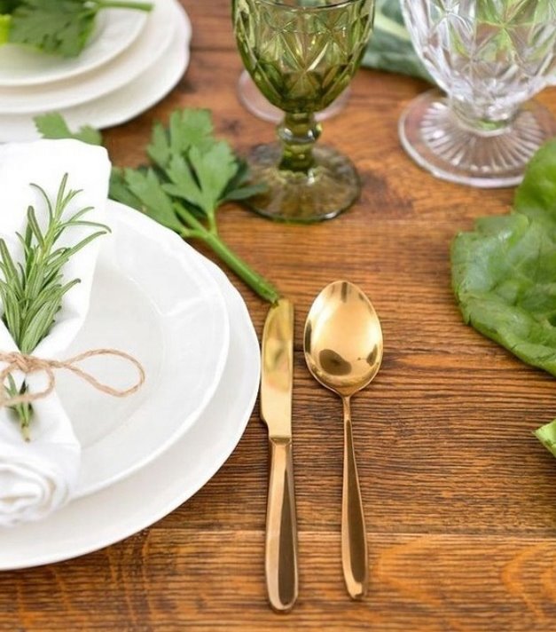 Złote sztućce zestaw z chochlą i łopatką 4 os.