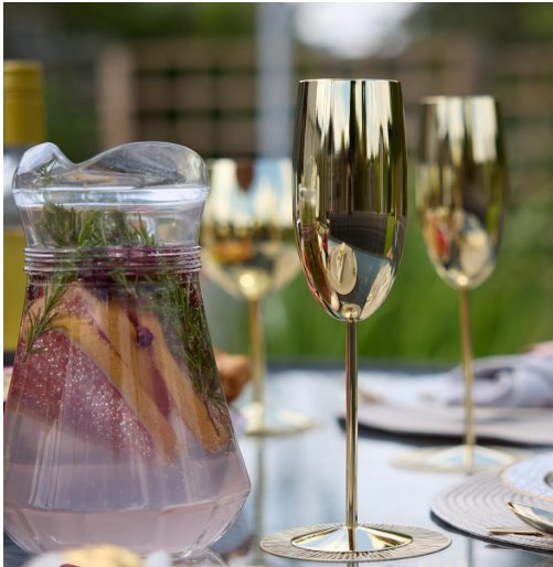 Złoty metalowy kieliszek do szampana w Połysku