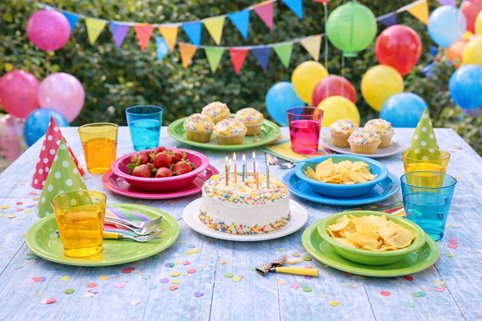 Talerz różowy plastikowy 25 szt Głęboki