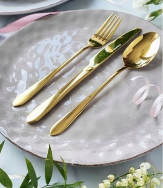 Złote sztućce zestaw z chochlą i łopatką 4 os.