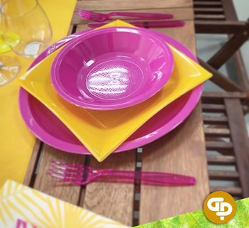 Talerz Różowy plastikowy 25 szt wielorazowy