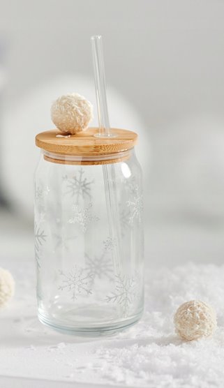 Srebrna szklanka ze śnieżynkami