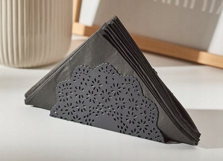 Czarny serwetnik ze wzorem