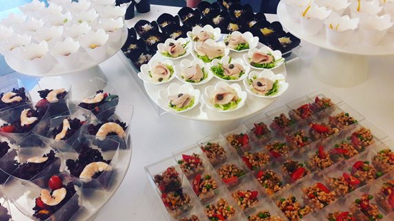 Twist 90 ml czarne miseczki deserki PS, 25 szt