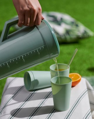 Dzbanek plastikowy z kubkami zielony 1,8 l