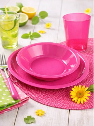 Talerz różowy plastikowy 25 szt Głęboki